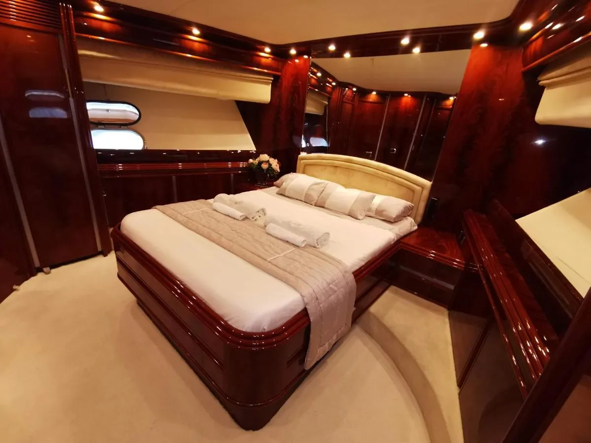 Hotel Magnificent Luxury Yacht In Barcelona Center 0*,  España
