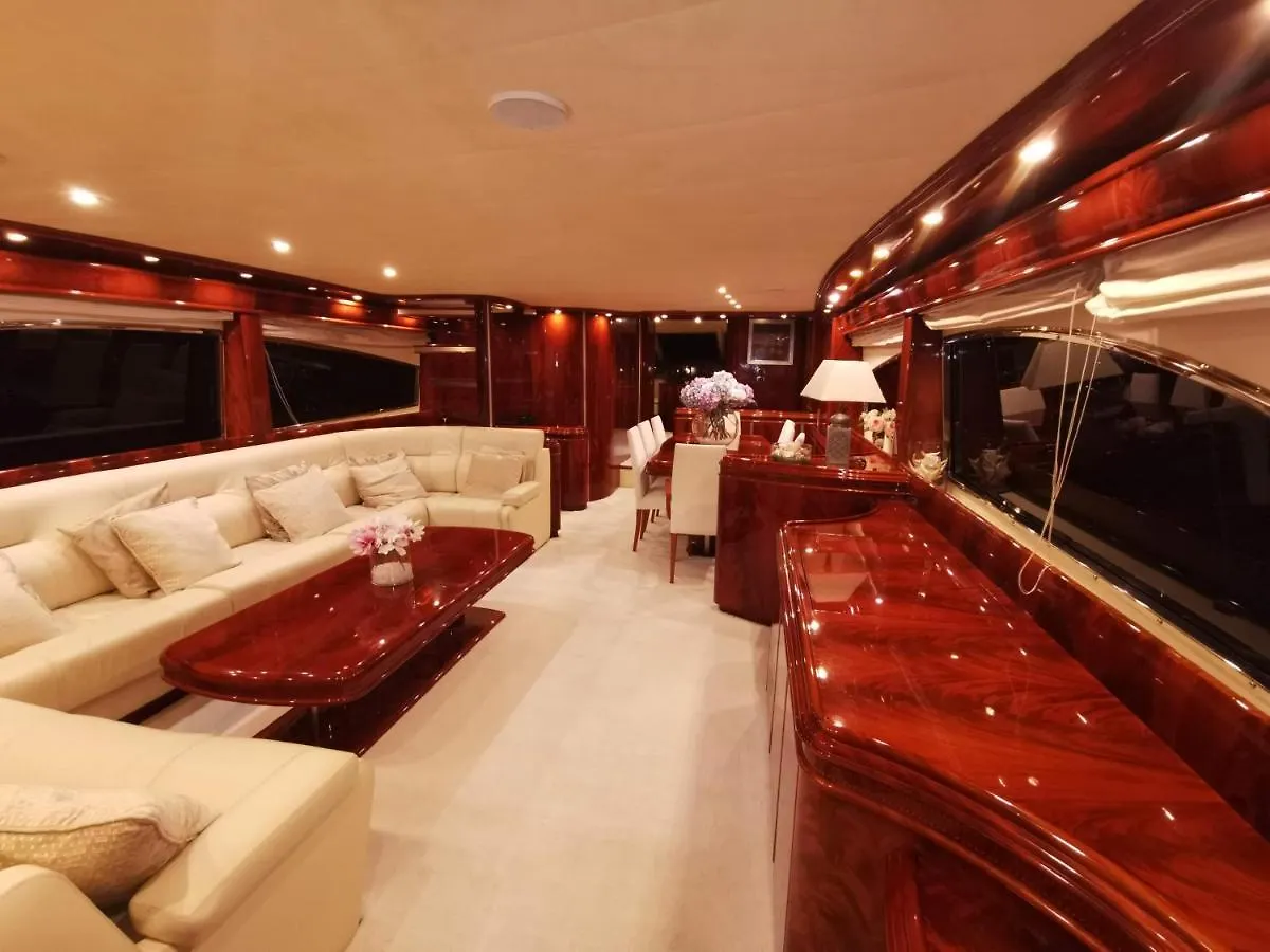 Hotel Magnificent Luxury Yacht In Barcelona Center