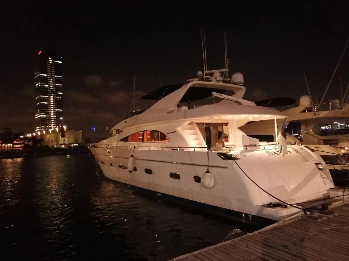 Hotel en barco Hotel Magnificent Luxury Yacht In Barcelona Center